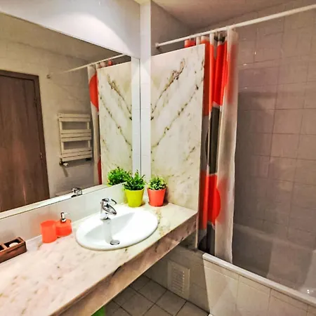 Expo Oriente Lis By Interhome *