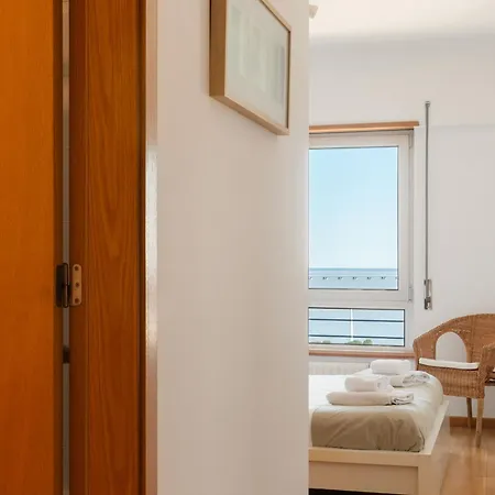 Expo Oriente Lis By Interhome *